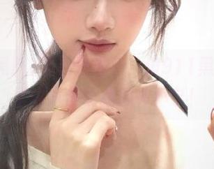 手机没电了，但911黑料app里的八卦让我心神不宁！
