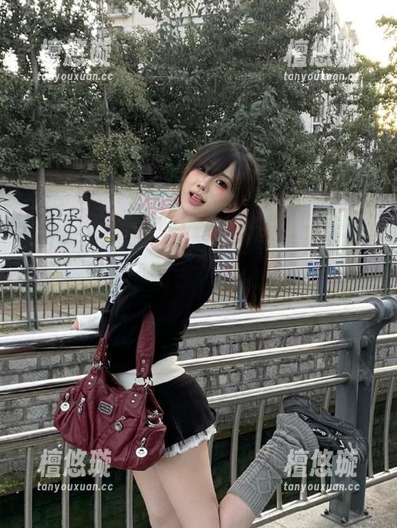 91吃瓜 打开91吃瓜苹果版,这些爆料让我对生活有了新的看法!