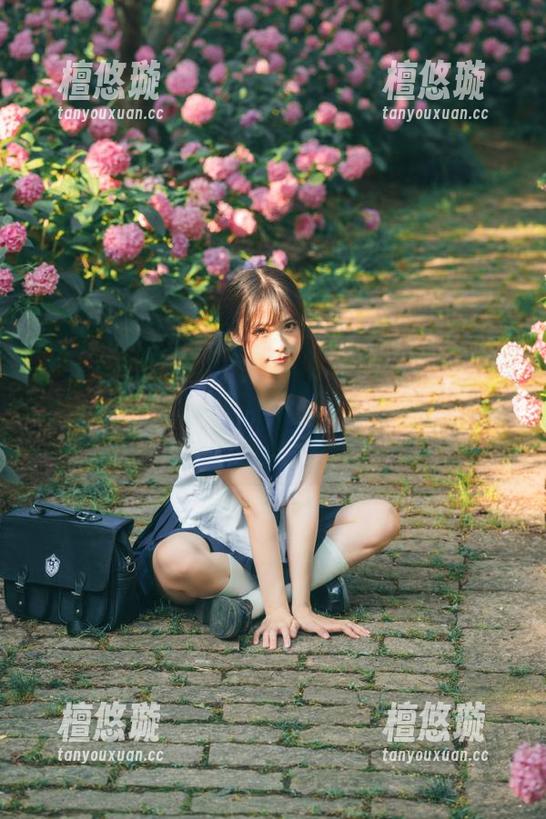 91吃瓜群众 “91吃瓜群众”网址里,那些瓜好像总能撞上我的小心脏,一边悠闲吃一边心跳加速。