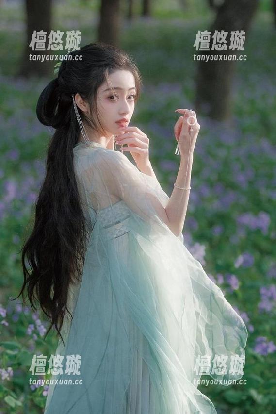 今日吃瓜上线拉，登录就能获取最新的八卦大瓜，别错过哦！