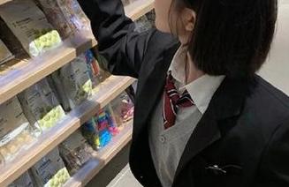 黑瓜吃料app：每一条消息都像是在撩你，别自欺欺人了！