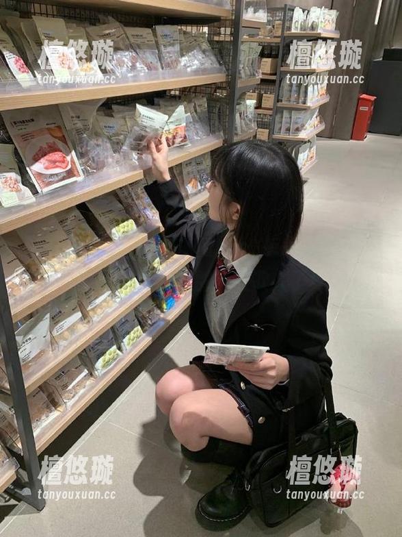 黑瓜吃料app：每一条消息都像是在撩你，别自欺欺人了！